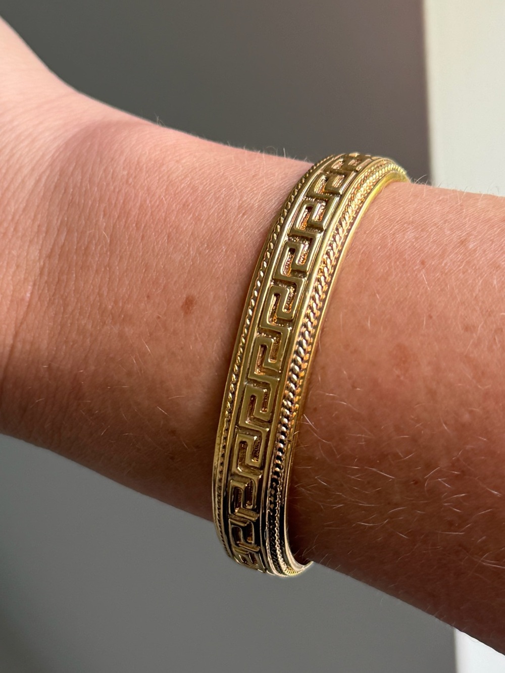Vintage Gold Etched Bracelet - Elegant Women Jewelry